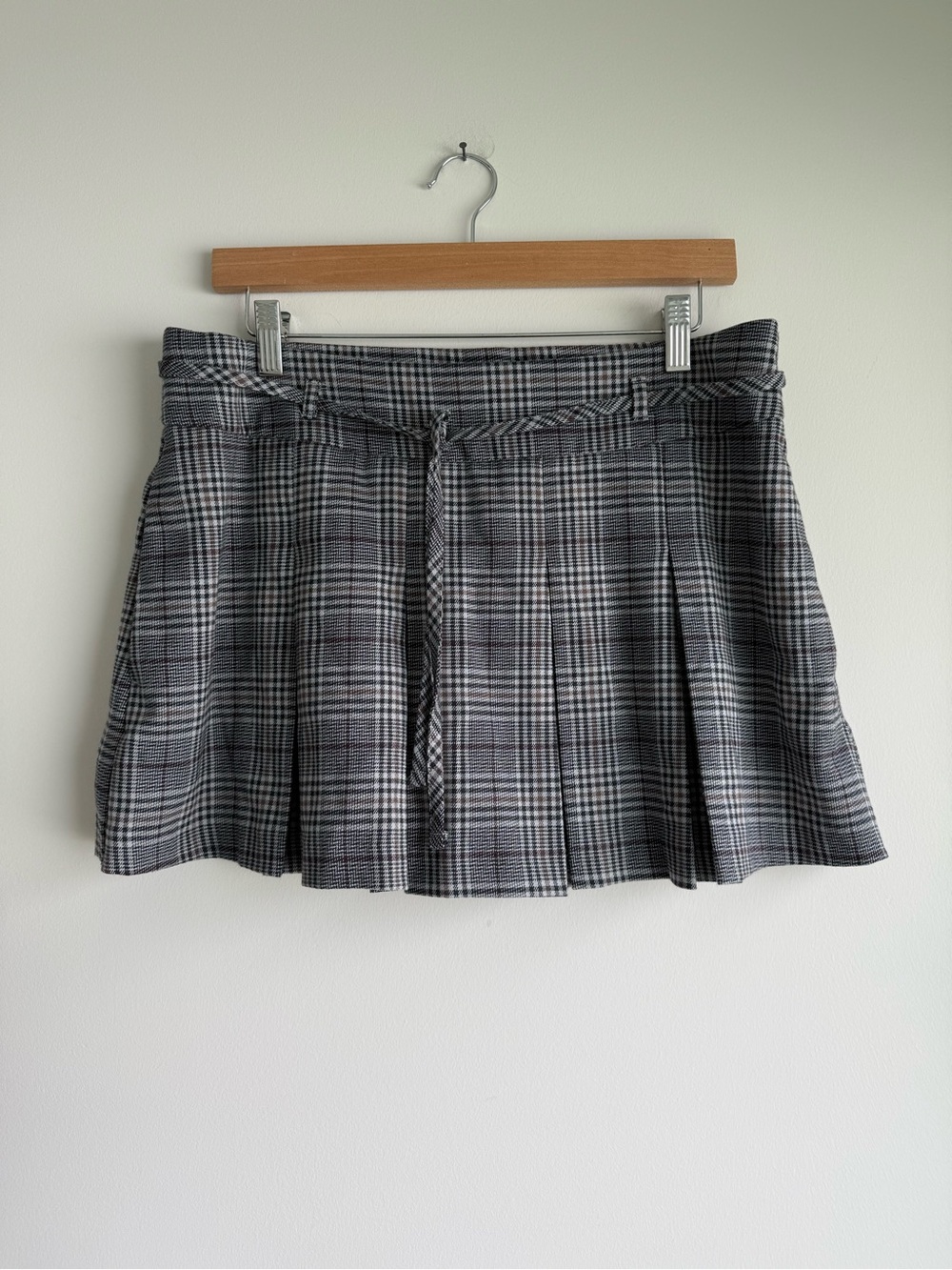 Hollister Plaid Pleated Skort Size Large Gray Preppy Tennis Schoolgirl Mini